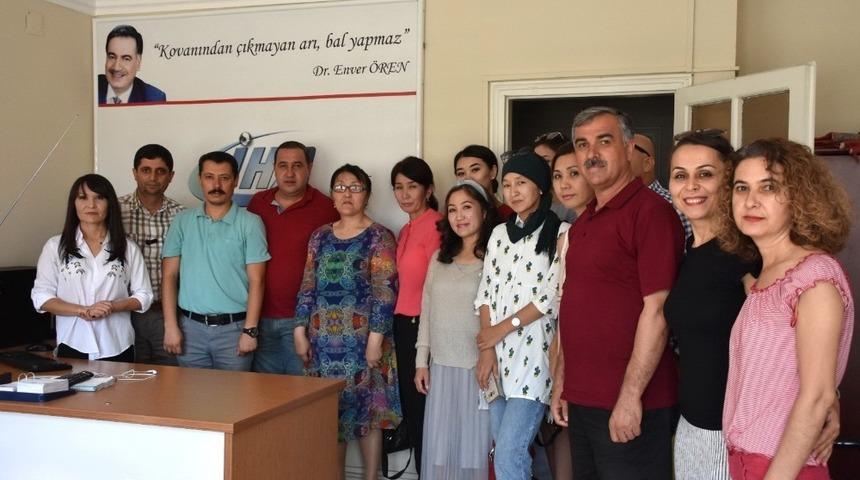 Kazakistanlı gazeteciler İhlas Haber Ajansını yakından tanıdı