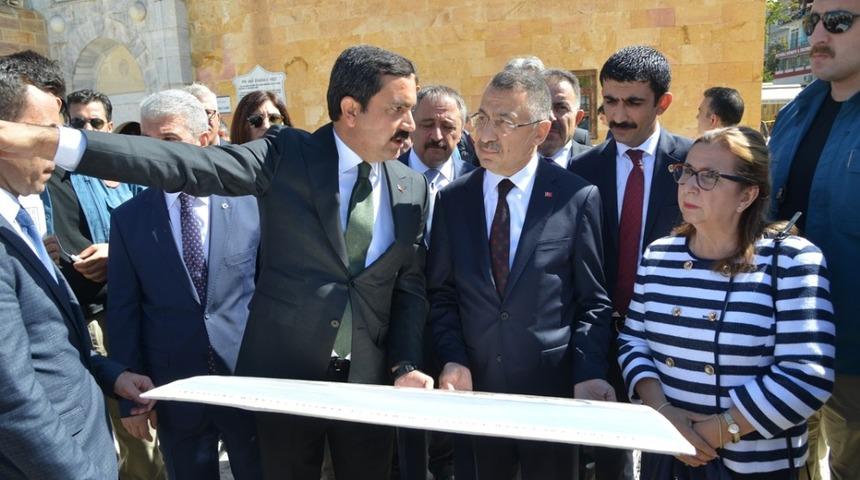 Cumhurbaşkanı Yardımcısı Oktay, Kırşehir Belediyesini ziyaret etti