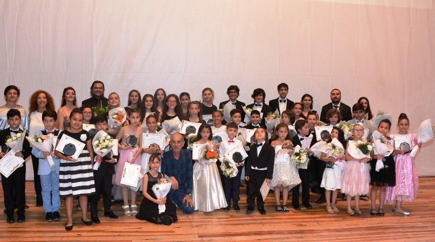 Geleceğin m&uuml;zisyenleri piyano at&ouml;lyesinde yetişiyor