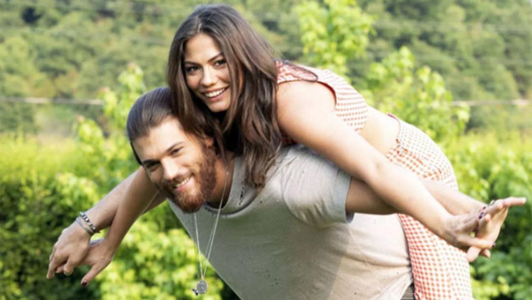 Demet &Ouml;zdemir rol arkadaşı Can Yaman'la aşk mı yaşıyor!