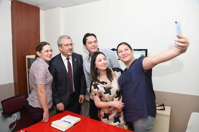 Ege Üniversitesi’nden Özbek doktorlara eğitim