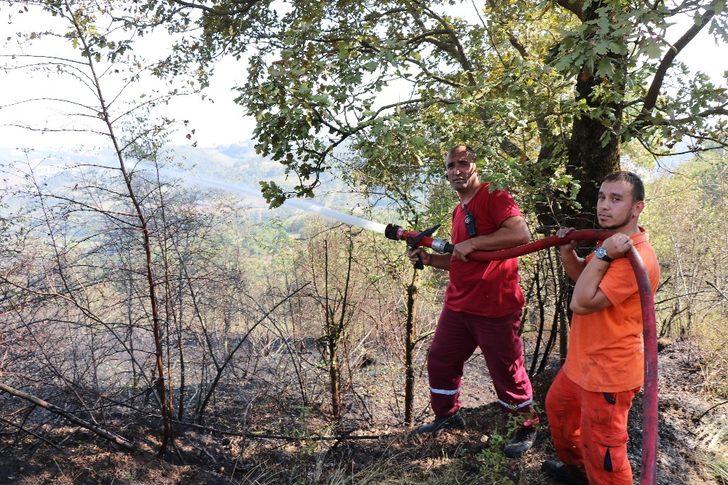 Çalılık yangını ekiplerce söndürüldü G5