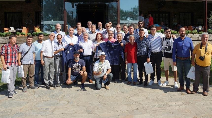 Aydın ASKF&rsquo;den spor muhabirlerine yağmurluk