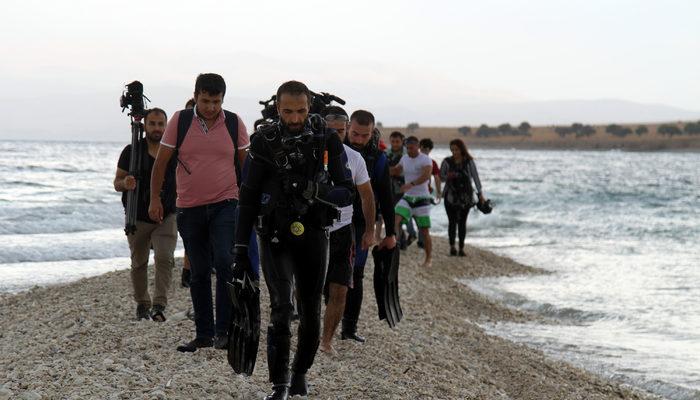 Van Gölü'nde, antik yoldan Çarpanak Adası'na yürüdüler - Son Dakika Haberler
