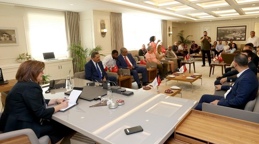 Başkan Şahin, kardeş şehir temsilcileriyle buluştu