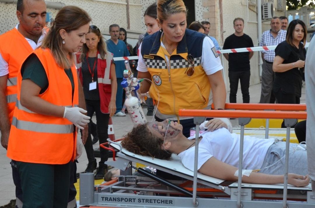 Salihli Devlet Hastanesi&rsquo;nde ger&ccedil;eği aratmayan tatbikat