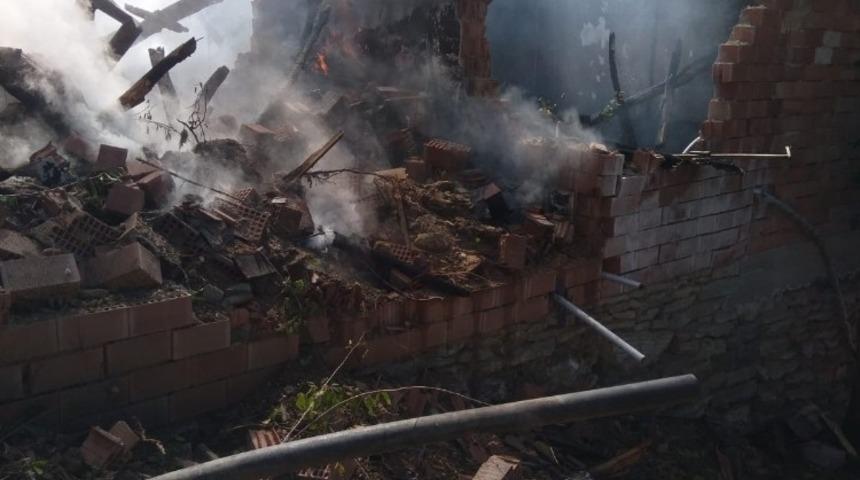 K&ouml;y muhtarının evi yandı