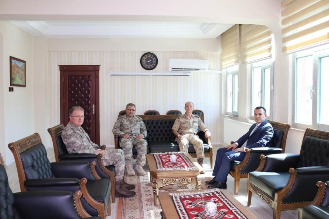 T&uuml;mgeneral İlbaş&rsquo;tan Kaymakam T&uuml;rkman&rsquo;a ziyaret etti