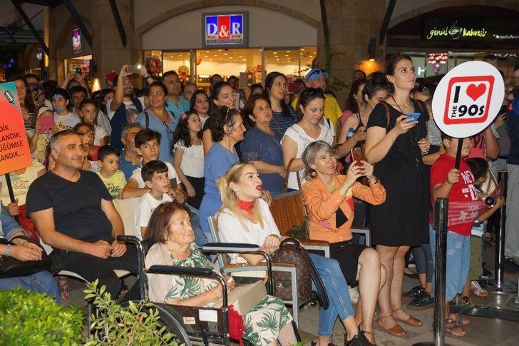 Yonca Evcimik, Forum Aydın’da konser verdi