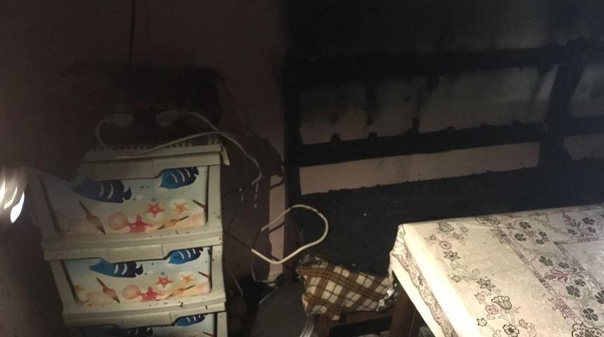 Prizde unutulan su ısıtıcısı evi kül ediyordu