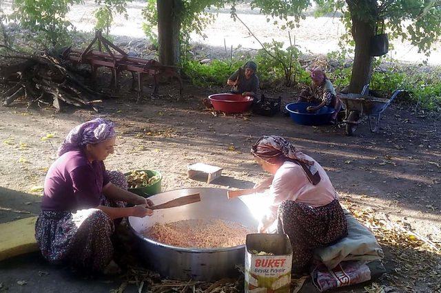 Osmaniye'de kadınların nar ekşisi mesaisi