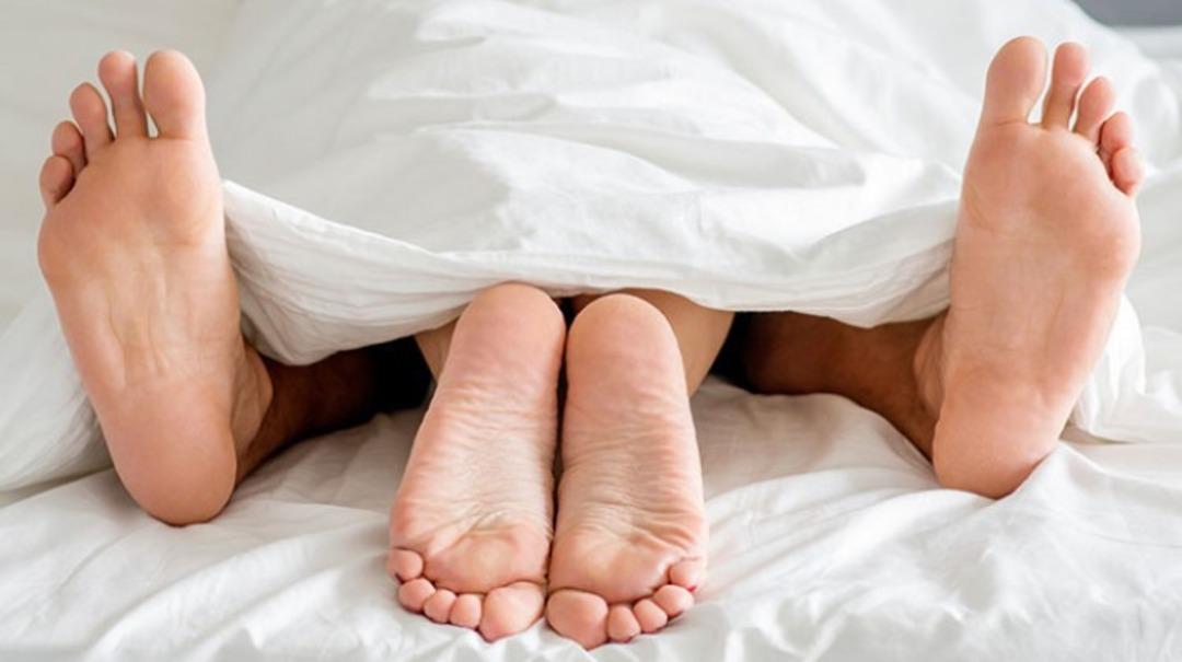 Lisede cinsel ilişki skandalı! &Ouml;ğretmen, iki &ouml;ğrencisiyle...