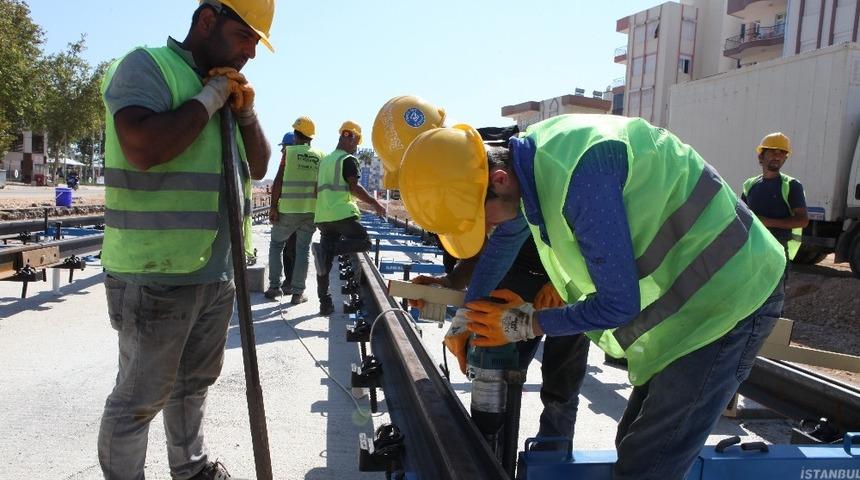 3. Etap Raylı Sistemde raylar d&ouml;şenmeye başlandı