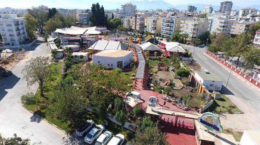 T&uuml;rkiye&rsquo;nin en b&uuml;y&uuml;k labirent parkuru Teneff&uuml;s Park&rsquo;ta