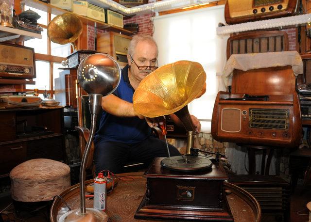  Nostalji doktoru  gramofon ve eski radyoları tamir ediyor 1