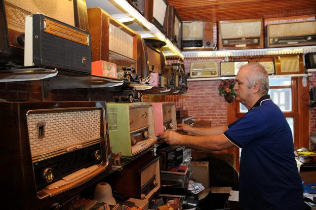  Nostalji doktoru  gramofon ve eski radyoları tamir ediyor 3