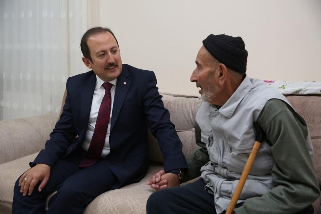 Vali Ali Hamza Pehlivan Şehit Recep Eşiyok&rsquo;un ailesi ve Gazi Selami K&ouml;ksal&rsquo;ı ziyaret etti