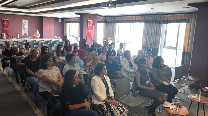 Bursa&rsquo;da anne s&uuml;t&uuml;n&uuml;n &ouml;nemi anlatıldı