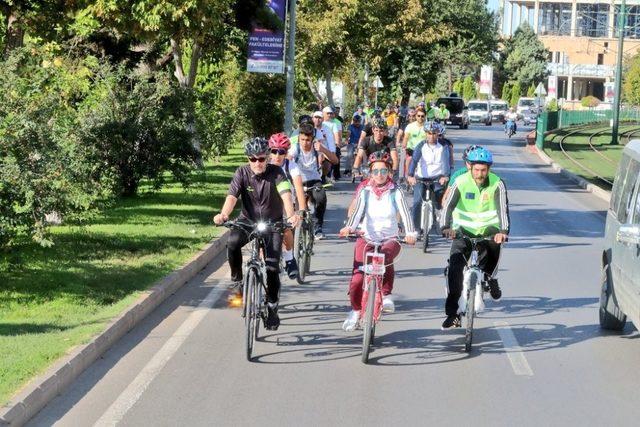 Tahmazoğlu Sağlıklı Yaşam ve Hareketlilik Haftası nedeniyle pedal çevirdi