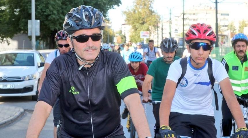 Tahmazoğlu Sağlıklı Yaşam ve Hareketlilik Haftası nedeniyle pedal &ccedil;evirdi