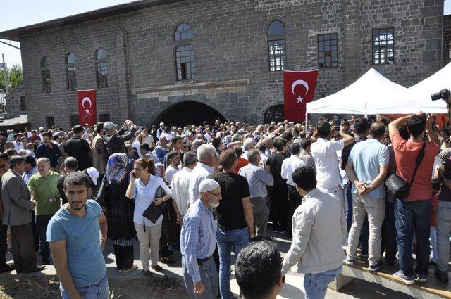 Cumhurbaşkanlığınca Diyarbakır’da aşure dağıtıldı