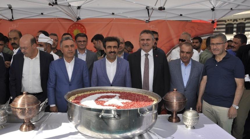 Cumhurbaşkanlığınca Diyarbakır&rsquo;da aşure dağıtıldı