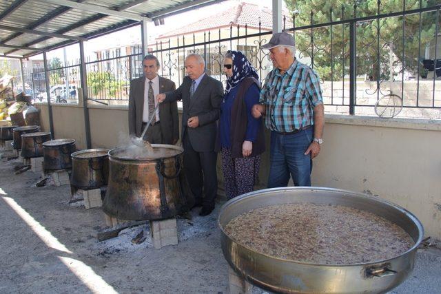 Erzincan’da 10 bin kişiye aşure dağıtıldı