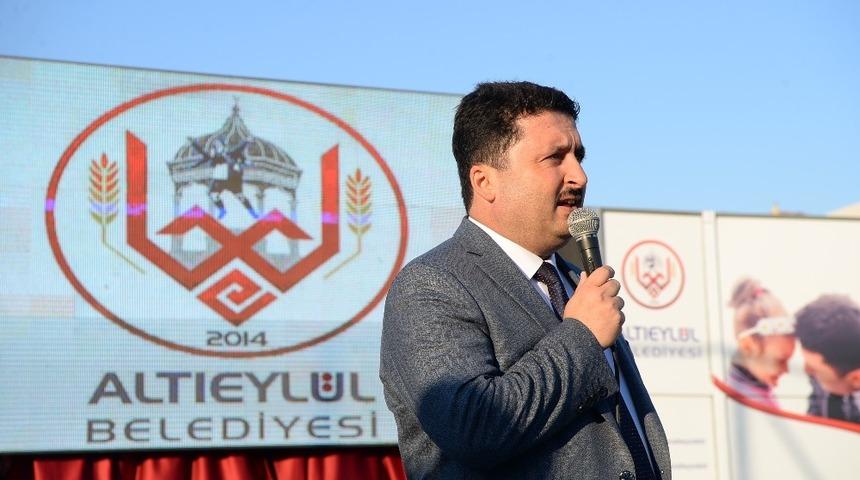 Mahalle halkının istediği spor sahası açıldı