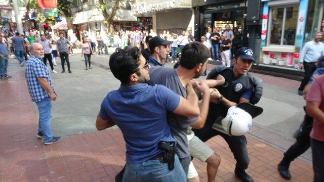 İntihar eden baba için toplanan gruba polis müdahalesi: 15 gözaltı