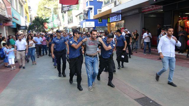 İntihar eden baba için toplanan gruba polis müdahalesi: 15 gözaltı