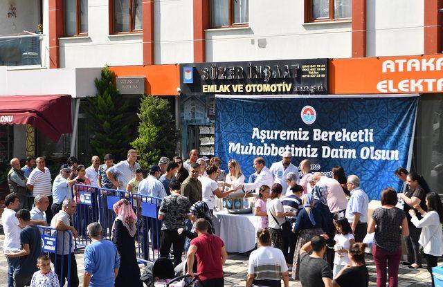 Maltepe’de 25 bin kişiye aşure ikram edildi