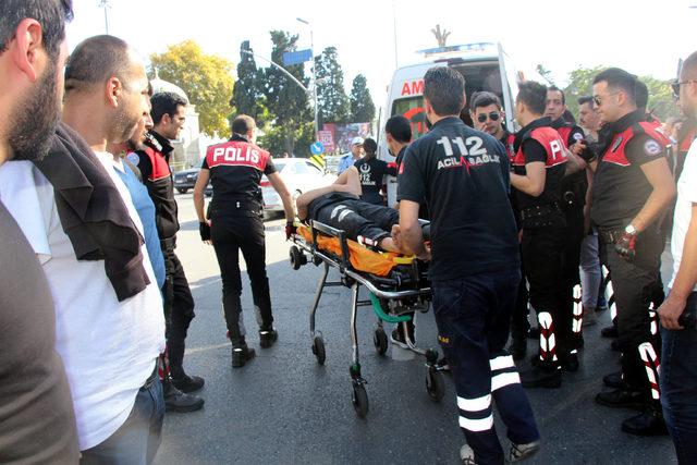 Beşiktaş'ta yolun karşısına geçen motosikletli polislere minibüs çarptı: 2 polis yaralı