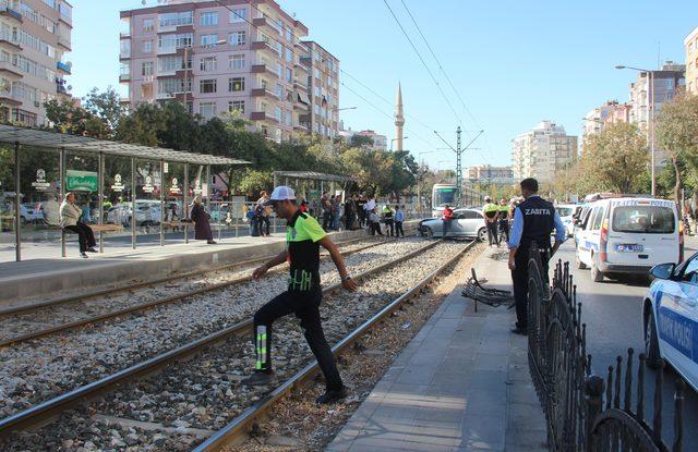 Ehliyetine 2 kez el koyulan sürücü, bu kez kaza yaptı