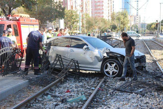 Ehliyetine 2 kez el koyulan sürücü, bu kez kaza yaptı