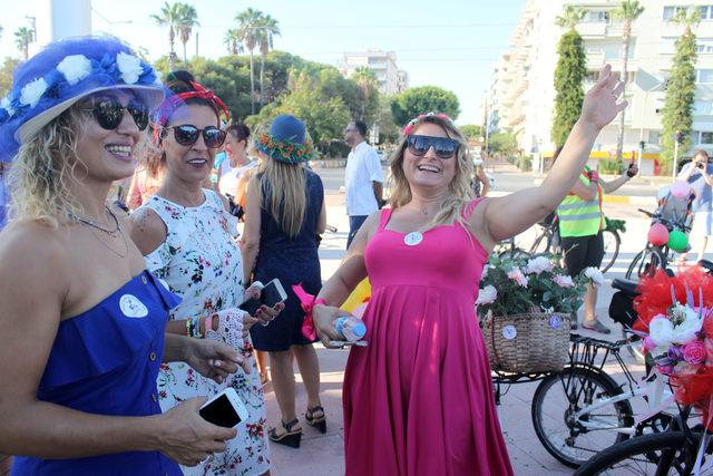 Antalya'nın 'süslü kadınları' bisiklet turunda