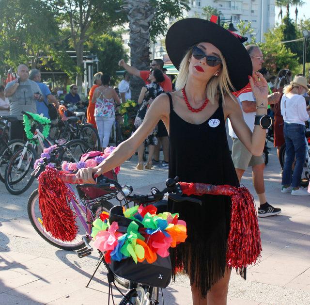 Antalya'nın 'süslü kadınları' bisiklet turunda