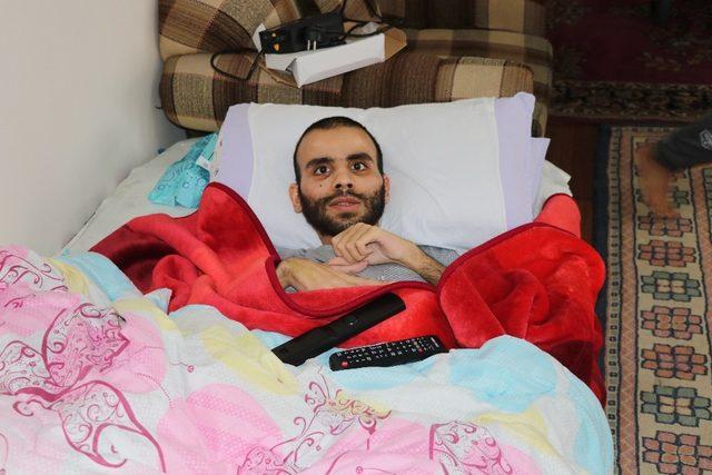 Şarapnel parçası sonrası felç kalan Iraklı adama akülü sandalye