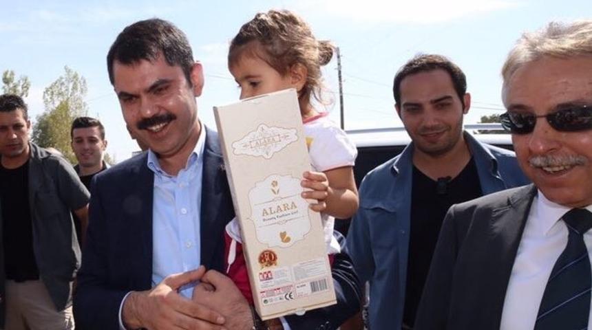 Bakan esnafları ziyaret etti