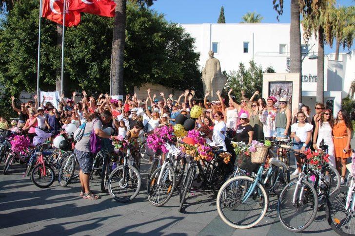 Süslü kadınlar turistlerin ilgi odağı oldu G2