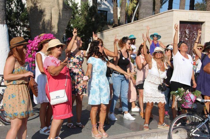 Süslü kadınlar turistlerin ilgi odağı oldu G4