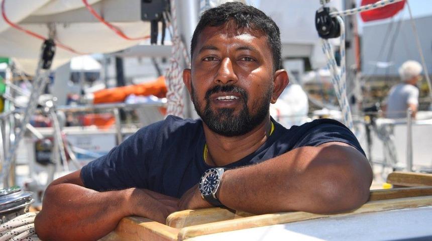 Okyanusun ortasında mahsur kalan yaralı denizciyi kurtarma &ccedil;alışmaları s&uuml;r&uuml;yor