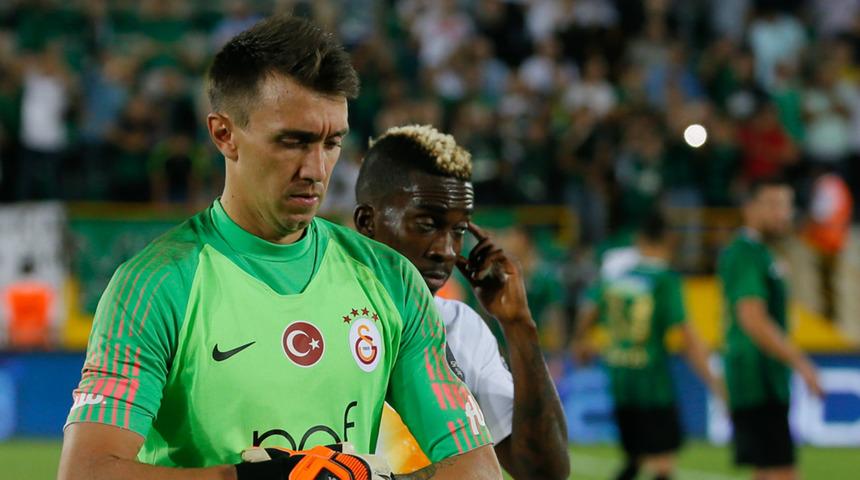 Muslera: Penaltı pozisyonunda kırmızı kart g&ouml;rebilirdim