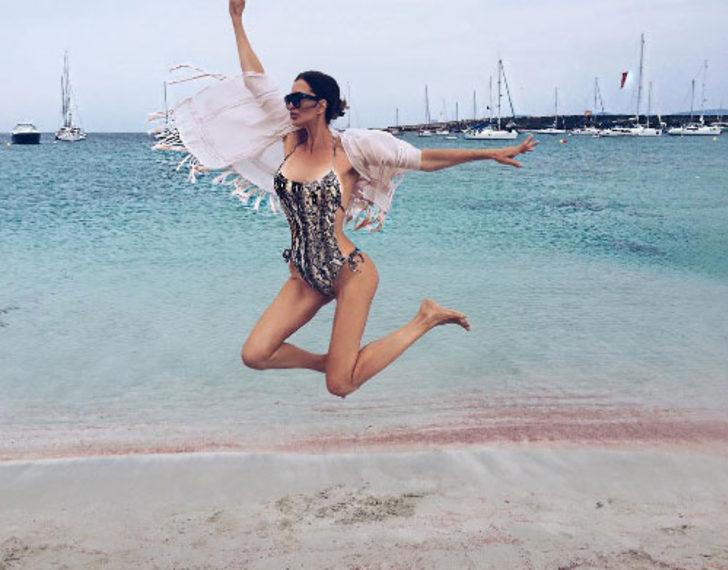 Kim inanır büyükanne olduğuna! O dünyanın en seksisi! G3