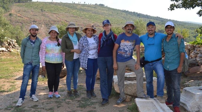 Akmonia Antik Kenti&rsquo;nde cam &uuml;retildiğine dair kanıtlar bulundu
