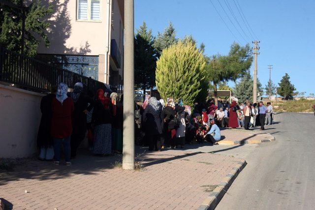 Kilis’te 9 aylık iş için işsizler uzun kuyruk oluşturdu