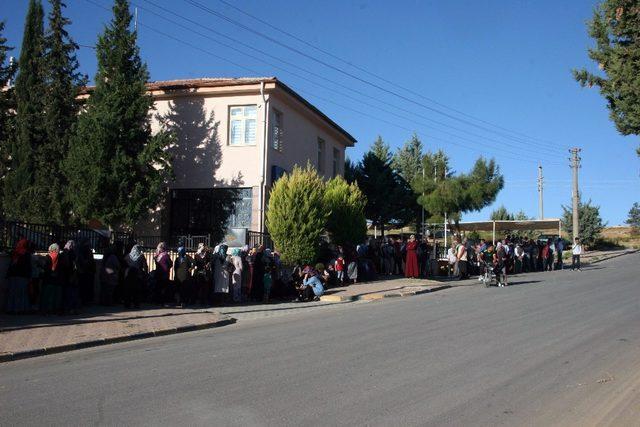 Kilis’te 9 aylık iş için işsizler uzun kuyruk oluşturdu