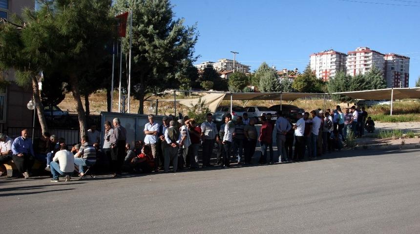 Kilis&rsquo;te 9 aylık iş i&ccedil;in işsizler uzun kuyruk oluşturdu