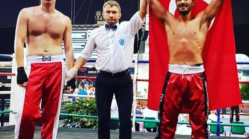 Adanalı Mahsum Teker kick boksta d&uuml;nya şampiyonu oldu