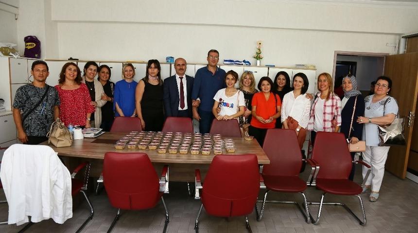 Başkan Ak&rsquo;tan 13 bin &ouml;ğretmene aşure ikramı