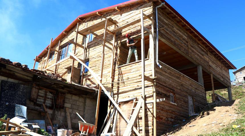 Yayla sakinleri karar aldı, beton yapılar ahşaba d&ouml;n&uuml;ş&uuml;yor
